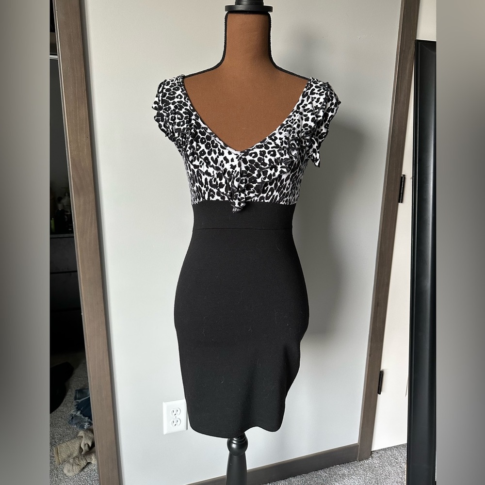 Small Black and white bodycon dress rare